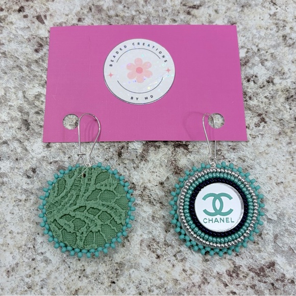 Handmade beaded statement earrings - Picture 2 of 2